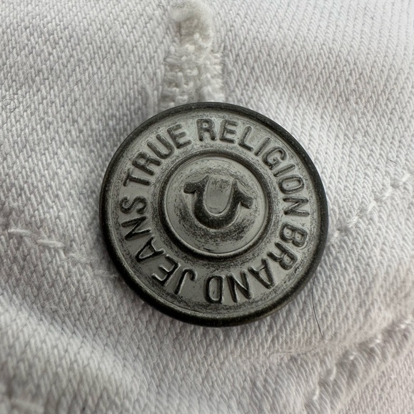 White size 38 True Religion shorts - Picture 2 of 6